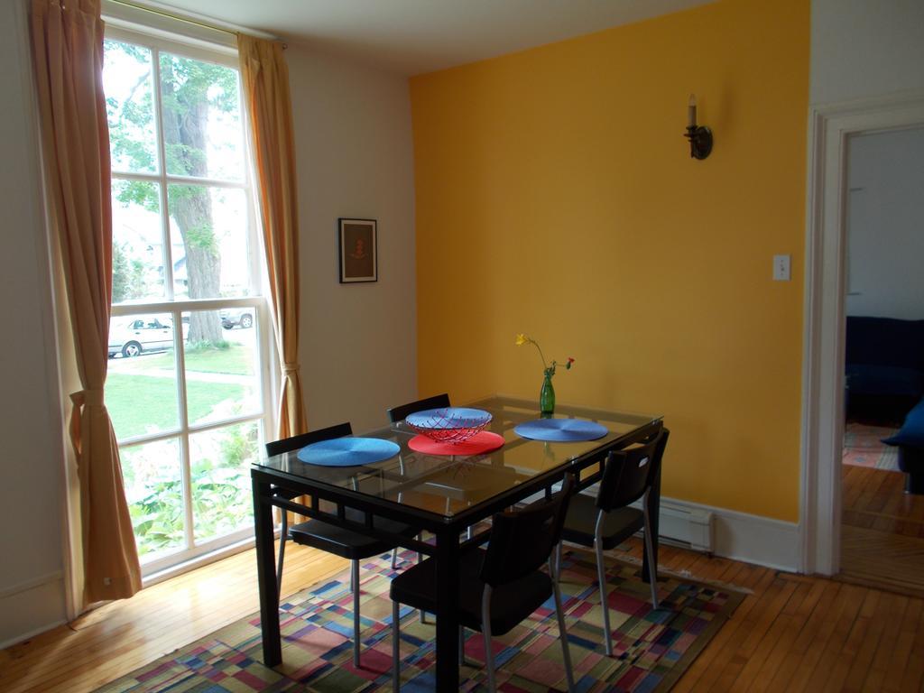 Absolute 1000 Islands Monthly Suites Gananoque Ruang foto