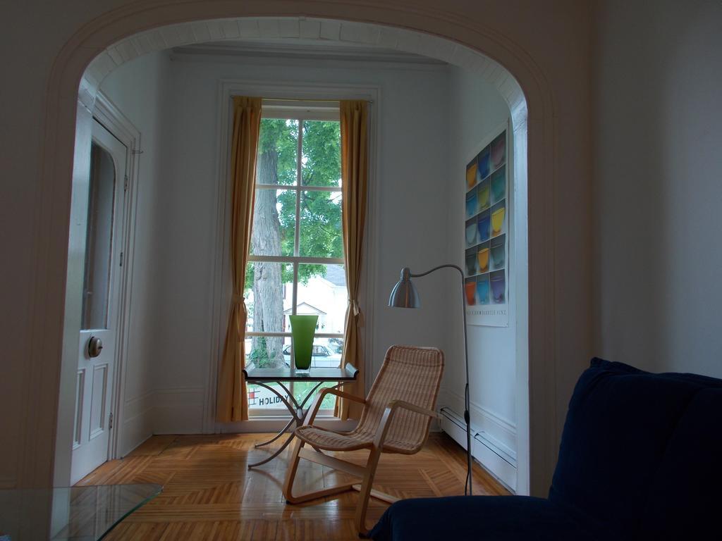 Absolute 1000 Islands Monthly Suites Gananoque Ruang foto
