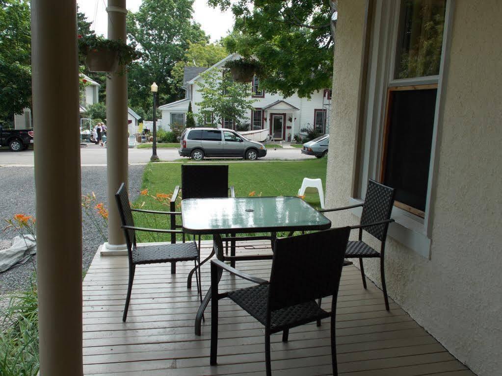 Absolute 1000 Islands Monthly Suites Gananoque Bagian luar foto